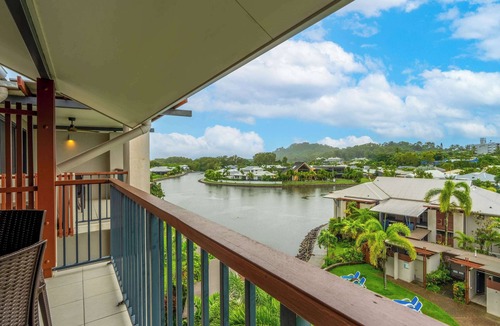 Trinity Beach Apartment | Bluewater Haven - Sweeping Lagoon Views with Pool