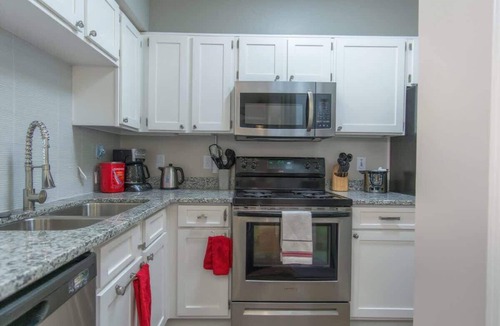 Irving Apartment | Boulevard Stays Quiet 1BR King Suite, Pool Access, Gym