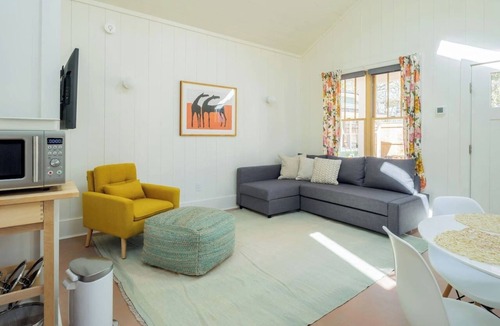 New North End Cottage | Brand New Cottage with Deck & Pergola - Fully Registered & Licensed