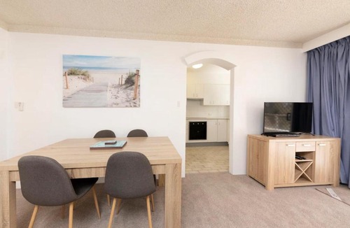 Forster Apartment | Breakers 11