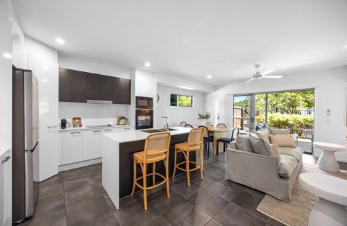 Wurtulla Apartment | Bright 3-Bed Home with Private Courtyard