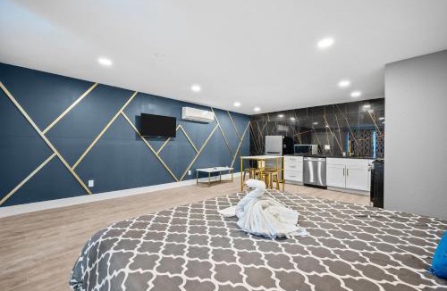 South Central Houston Apartment | Bright and Cozy Studio in Prime West University Location
