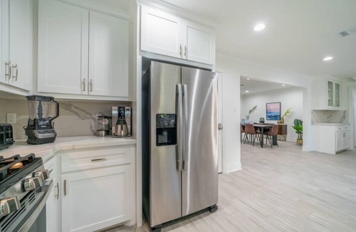Jersey Village House | Bright and Spacious Home for w Pool -over 30 Nights-