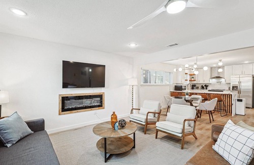 Irving House | Bright Modern Home | 3BR, 2BA, Fenced Backyard