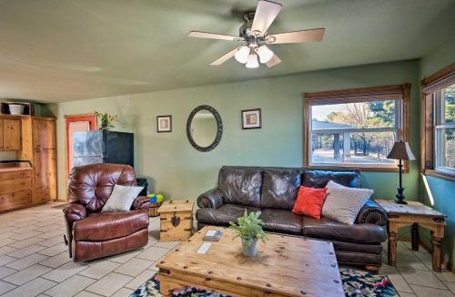 Broken Bow House | Broken Bow Cottage w/Deck, Hot Tub & Fire Pit!