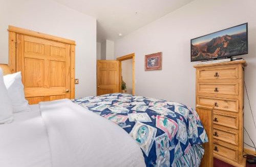 Fall River Estates Apartment | Bugle Pointe A16 by Estes Park Condos