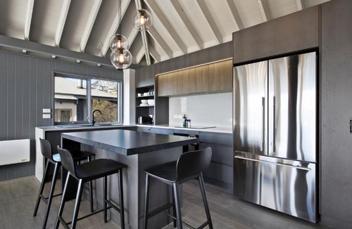 Hotham Heights Apartment | Bunnys