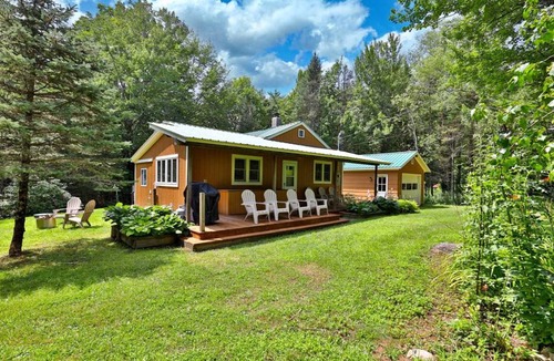East Haven  Rutland County Cottage | Cabin ∙ 2 bedrooms ∙ 6 guests