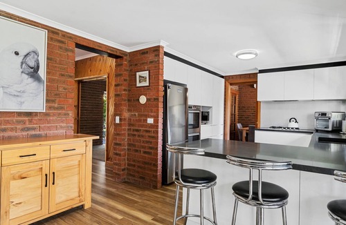 Yarrawonga House | Cade Retreat perfect for golfers or larger groups.