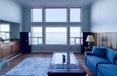 Clinton Villa | Captain’s Quarters
