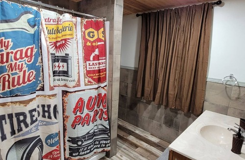 Hettinger Hotel | Carls Cabins