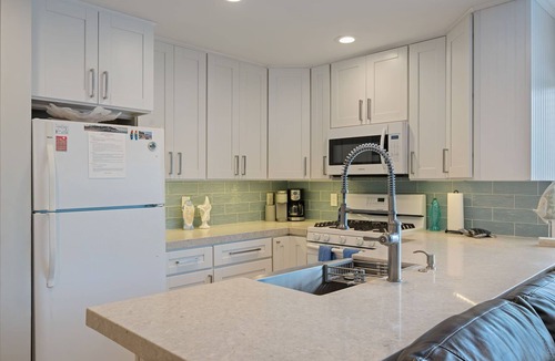 Carpinteria Condo | Carpinteria Beach Getaway - Steps from the Sand! DISCOUNTED WEEKLY & MONTHLY