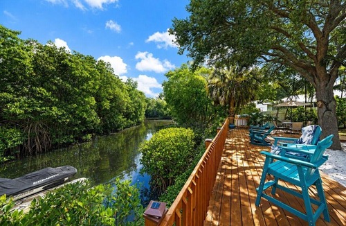 Jupiter House | Castaways, Riverfront Oasis Kayak And Paddleboard