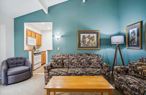 West Bridgewater Hotel | Cedarbrook Queen Suite 109