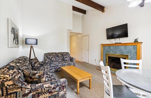 West Bridgewater Hotel | Cedarbrook Queen Suite 203