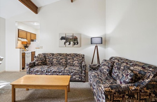 West Bridgewater Hotel | Cedarbrook Queen Suite 203
