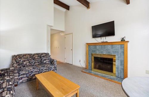 West Bridgewater Hotel | Cedarbrook Queen Suite 203