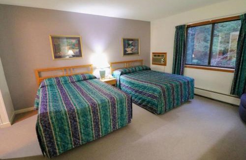 West Bridgewater Hotel | Cedarbrook Two Double bed Standard Hotel room 118