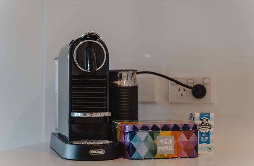 Braddon Apartment | Central 1-Bed with Balcony, Rooftop BBQ & Parking