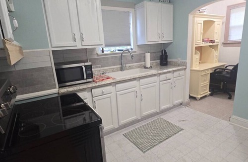 Akron House | Central Specious 3B 1.5B Blossom 6 miles Towpath 1