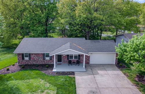 O'Fallon House | Centrally located, spacious 4 bdrm, on quiet Ct