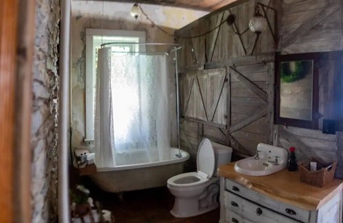 Sandusky House | Charming 1-bedroom house with AC, WiFi in enjoyable Sandusky