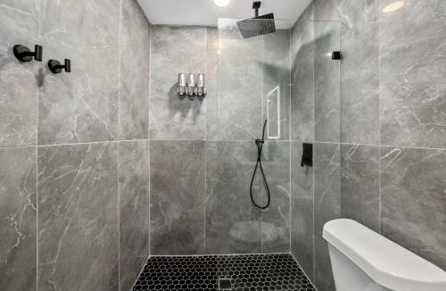 Houston Heights Apartment | Charming 1BR Heights Apt with Pool and Free Park
