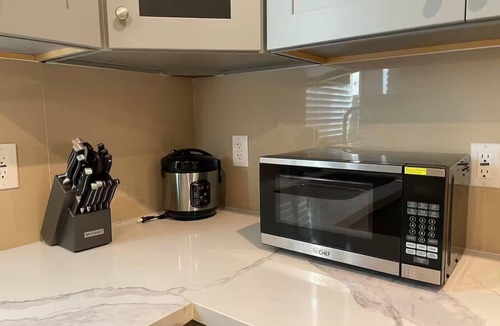 North Central Condo | Charming 2-bedroom/3 bathrooms unit in Pasadena with central AC