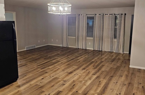 Pickett Apartment | Charming 2-bedroom apartment in awesome Rosendale with WiFi, AC.
