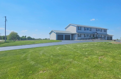 Pickett Apartment | Charming 2-bedroom apartment in awesome Rosendale with WiFi, AC.