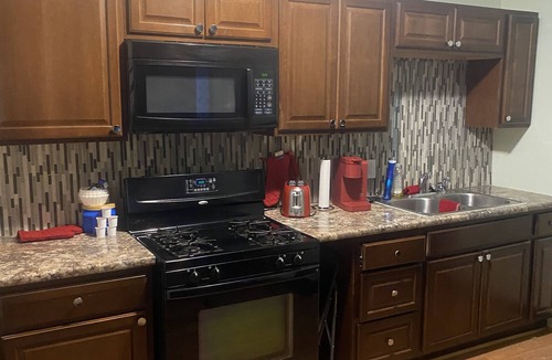 Gage Park Apartment | Charming 2-bedroom apartment in awesome Chicago with WiFi, AC