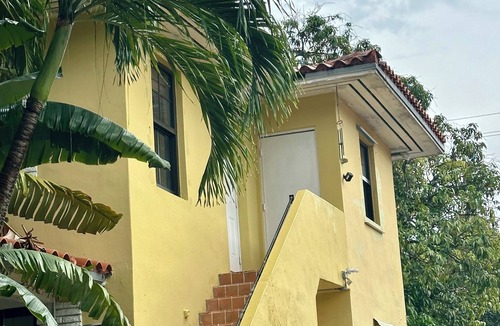 Seybold House | Charming 2-bedroom apartment 1 block away from the Design District!
