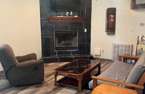 Oakhurst Bed & Breakfast | Charming 2-bedroom bed & breakfast in serene Coldspring with AC, WiFi