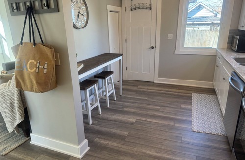 Delavan Lake Cottage | Charming 2-bedroom cottage in Delavan, Walk to Lake!