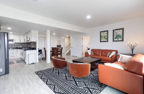 Aurora House | Charming 2bed 2 bath with AC, WiFi in wonderful Aurora