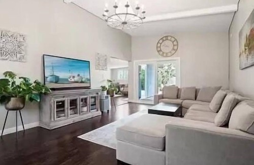 Glendale Apartment | Charming 3 bed/2.5 bath house in Granada hills South
