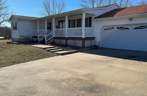 New Bloomfield House | Charming 3-bedroom house with WiFi and AC in nice New Bloomfield MO.