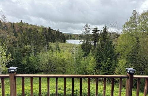 Woodford Cabin | Charming 3-bedroom cabin in Woodford private with mountain and pond view