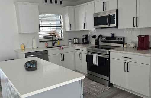 Spring Hill House | Charming 3-bedroom home, Springhill,fenced yard heated pool, , 3bdrms 2bath,