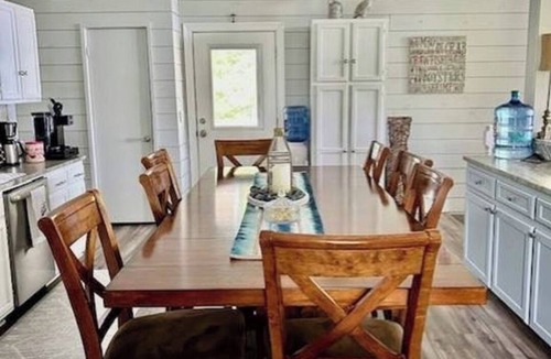 Anacoco House | Charming 7-bed, 3 bath lakefront home on South Toledo Bend in Anacoco, LA