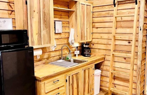 Livingston Cabin | Charming Cabin for a Family Holiday next to Big Thicket National Preserve, Texas