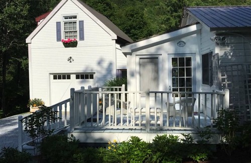 Danby Cottage | Charming Cozy Cottage with Stunning Views - Minutes from Manchester and Dorset