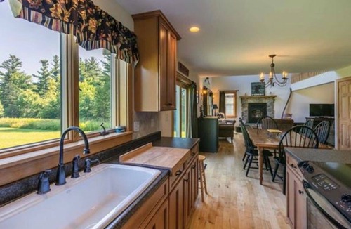 Stratton and Bromley Ski Areas House | Charming Farmhouse 5 minutes from Magic Mountain & close to 5 other Ski Resorts