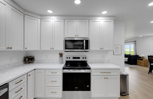 West Liberty Apartment | Charming-relaxing 3BR farmhouse *15min from town