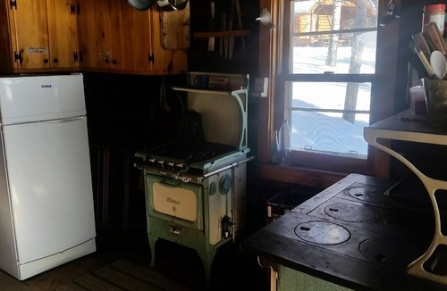 Ely Cabin | Charming Rustic Off-Road/Off-Grid Log Cabins on BWCA Wilderness Lake!