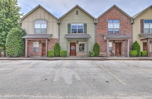 Johnson House | Charming Springdale Townhome ~ 5 Mi to Dtwn!