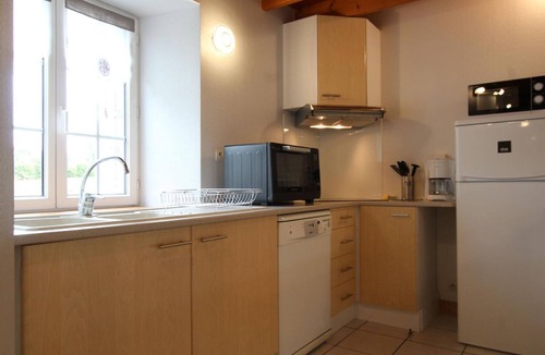 Clitourps Cottage | Charming stone house with garden near Barfleur