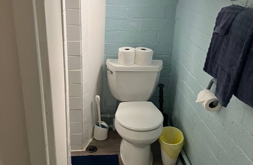 Pacific Beach Apartment | Charming studio in terrific Pacific Beach with WiFi. Under 5 min walk to beach
