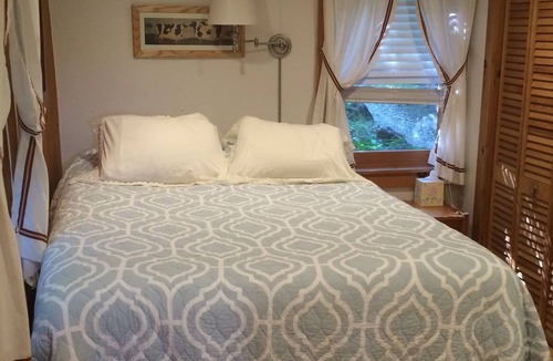 Charlotte Cottage | Charming Summer Camp on Beautiful Lake Champlain