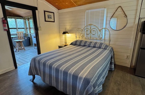 Sardis Cabin | Charming tiny house with AC in delightful Sardis Lake.